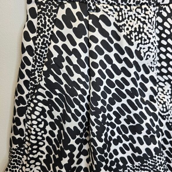 Express Women's 0 Black and White Abstract Print Dressy Satin Shorts - Picture 8 of 16